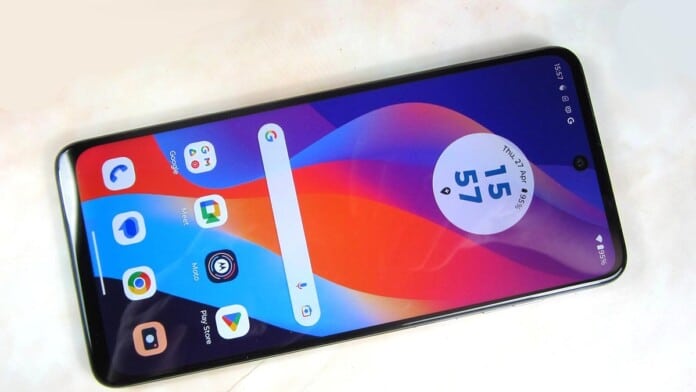 Ce téléphone Motorola est celui que je choisirais pour moins de 270 euros : 5G, Android pur et performances équilibrées.